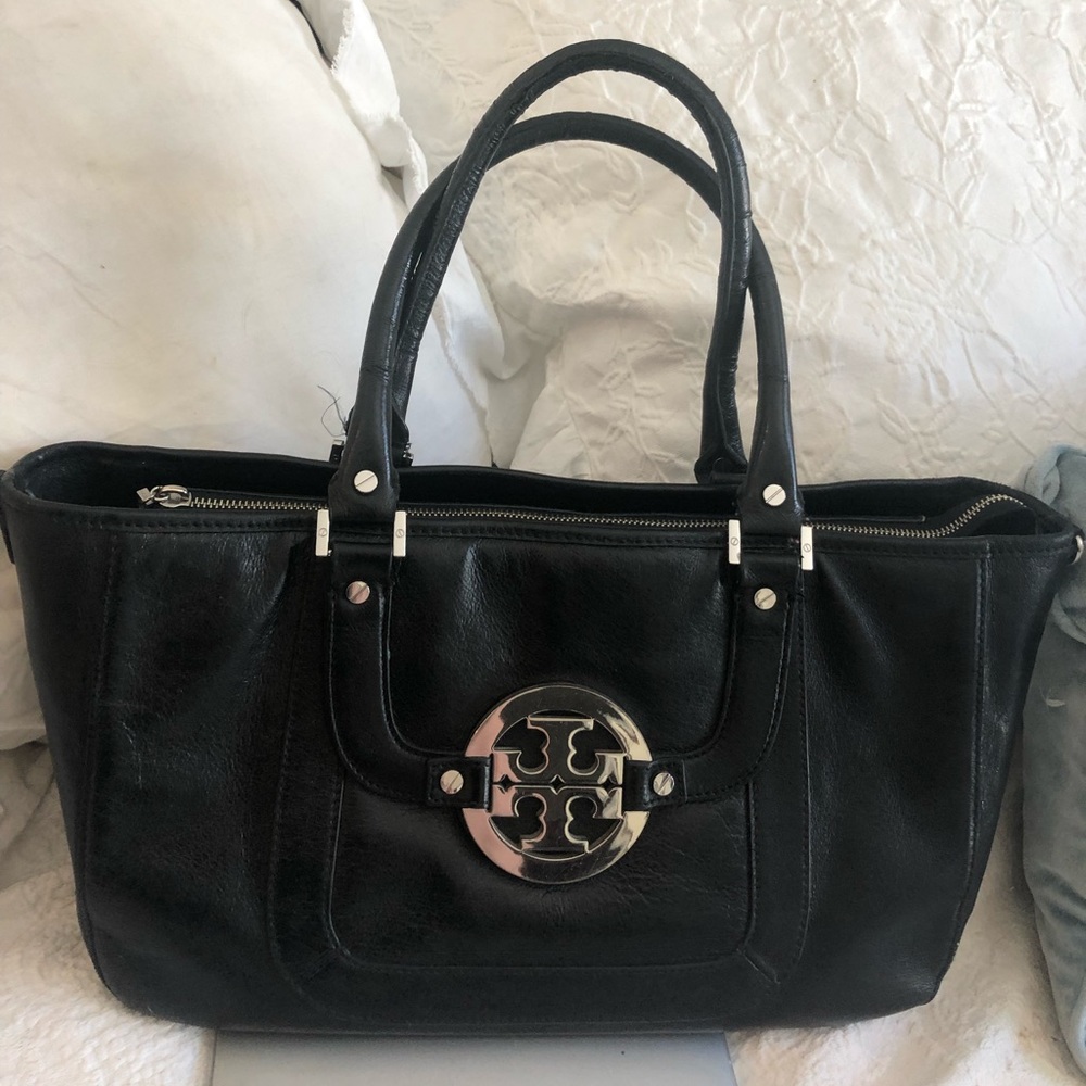Tory Burch Amanda Tote in like new condition.